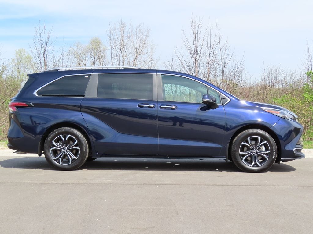 2025 Toyota Sienna Platinum 7 Passenger