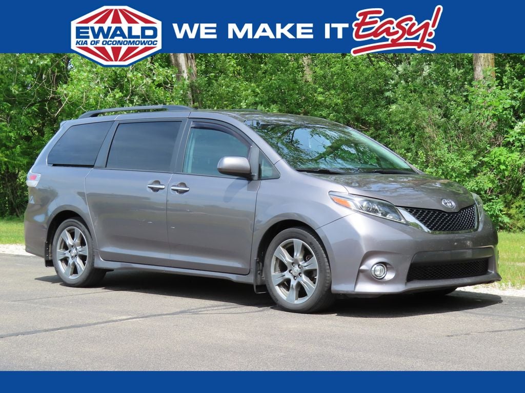 2017 Toyota Sienna SE 8 Passenger