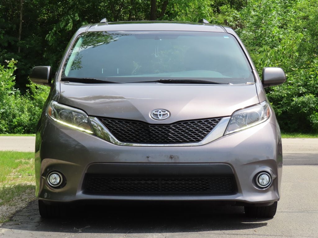 2017 Toyota Sienna SE 8 Passenger