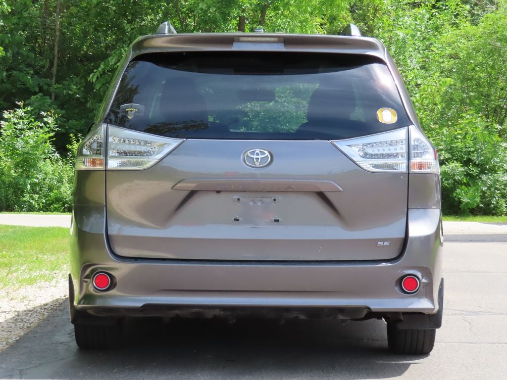 2017 Toyota Sienna SE 8 Passenger