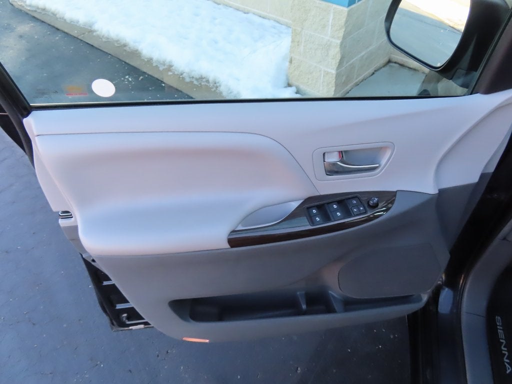 2019 Toyota Sienna XLE