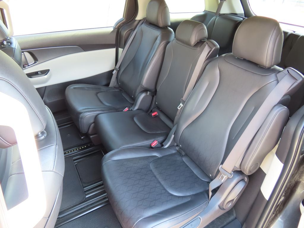 2023 Kia Carnival LX Seat Package