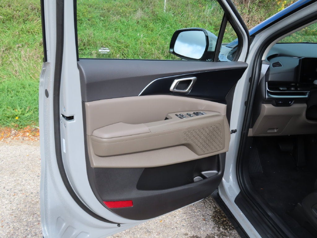2027 Kia Carnival LXS
