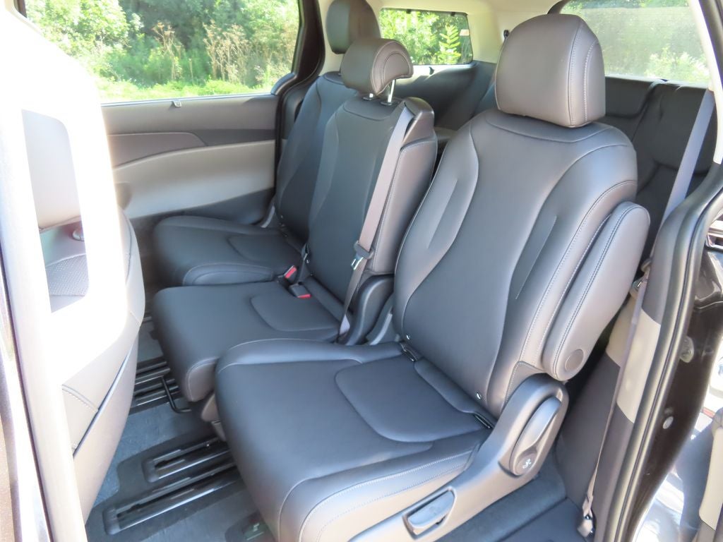 2027 Kia Carnival EX