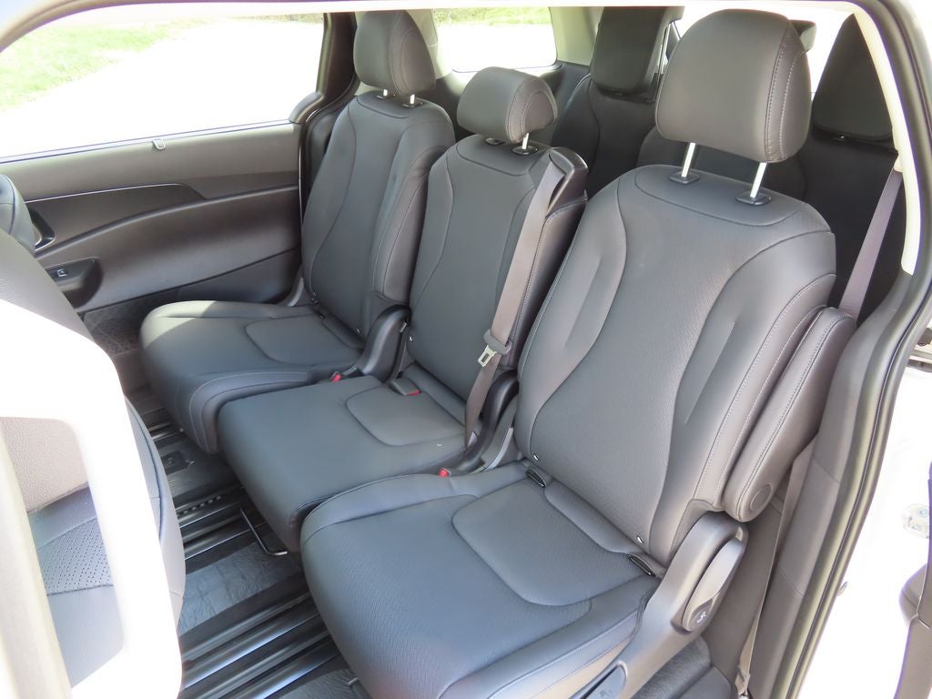 2026 Kia Carnival Base