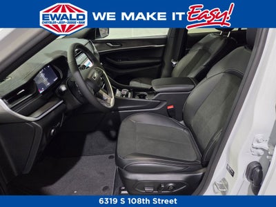 2026 Jeep Grand Cherokee Laredo Altitude