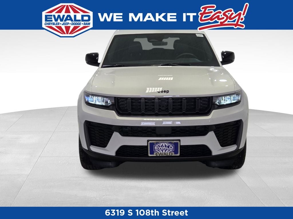 2026 Jeep Grand Cherokee Laredo Altitude
