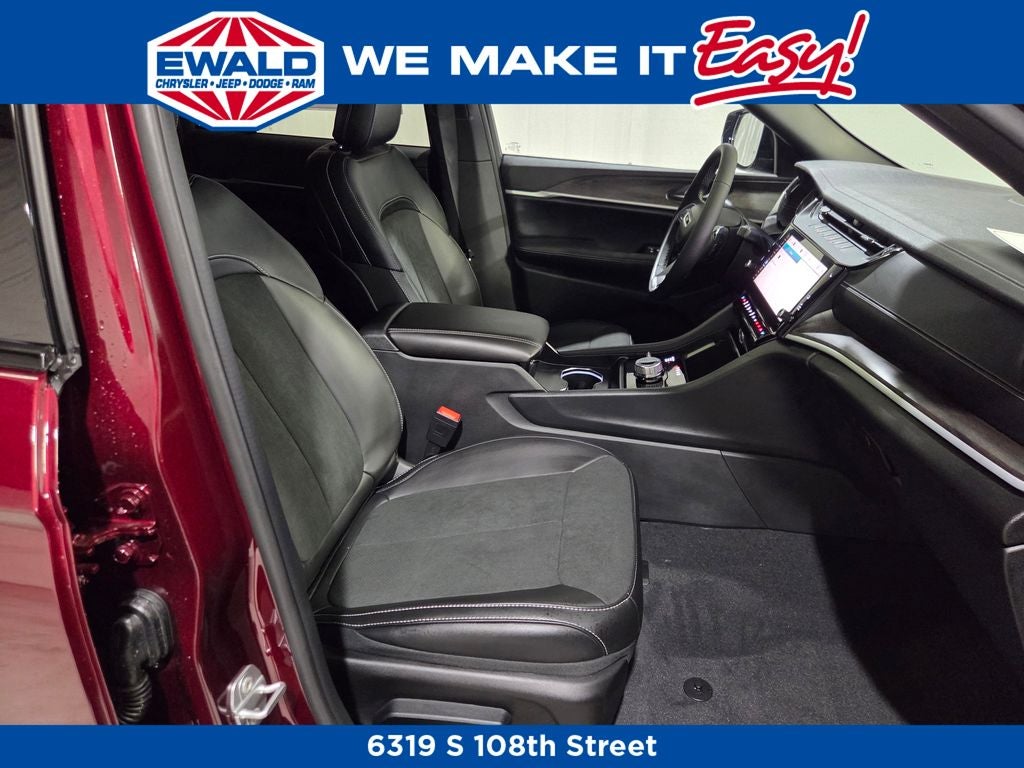 2026 Jeep Grand Cherokee Laredo Altitude