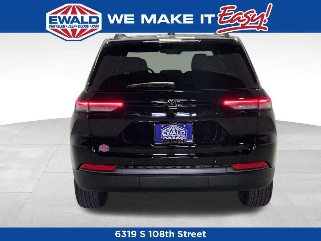 2026 Jeep Grand Cherokee Laredo Altitude