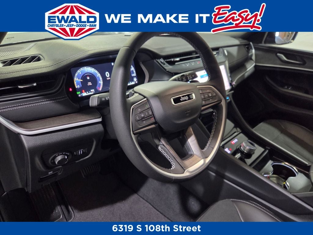 2026 Jeep Grand Cherokee Laredo Altitude