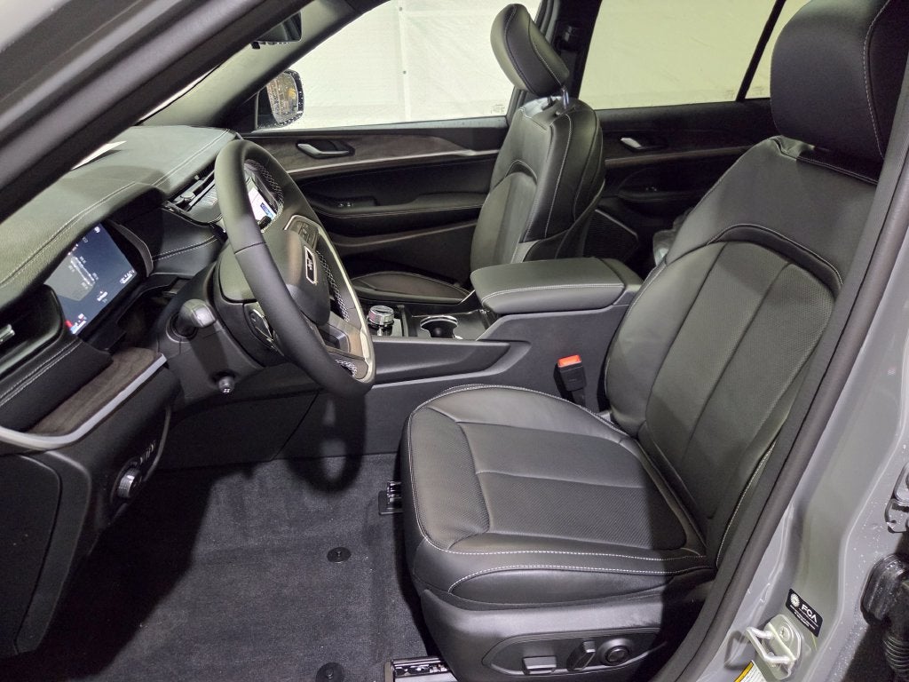 2027 Jeep Grand Cherokee Limited Reserve