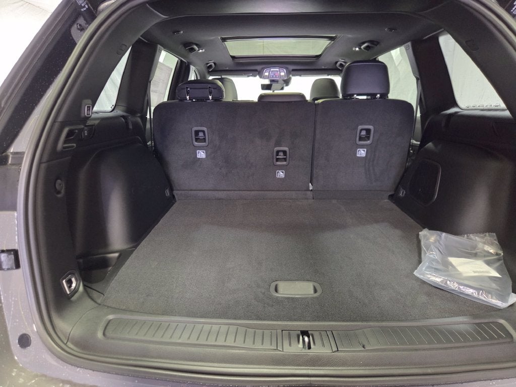 2027 Jeep Grand Cherokee Limited Reserve