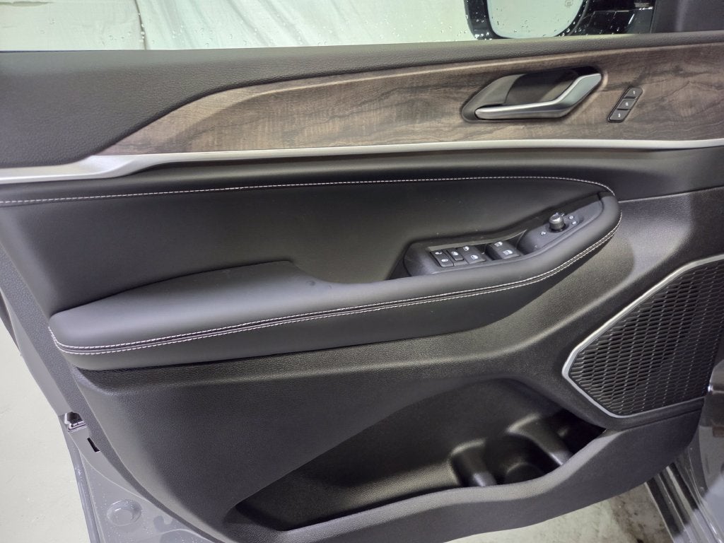 2027 Jeep Grand Cherokee Limited Reserve