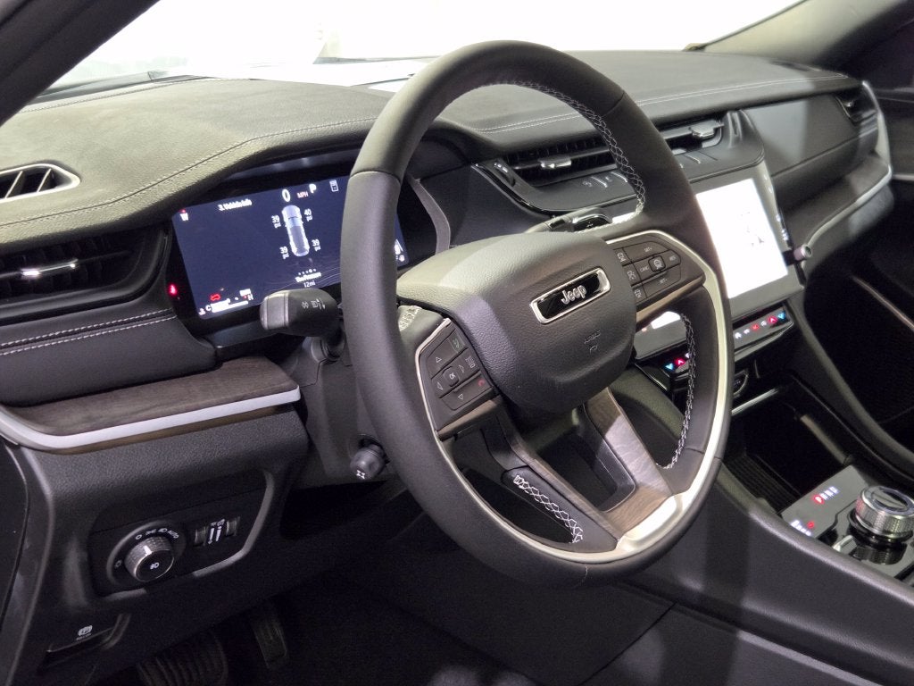 2027 Jeep Grand Cherokee Limited Reserve