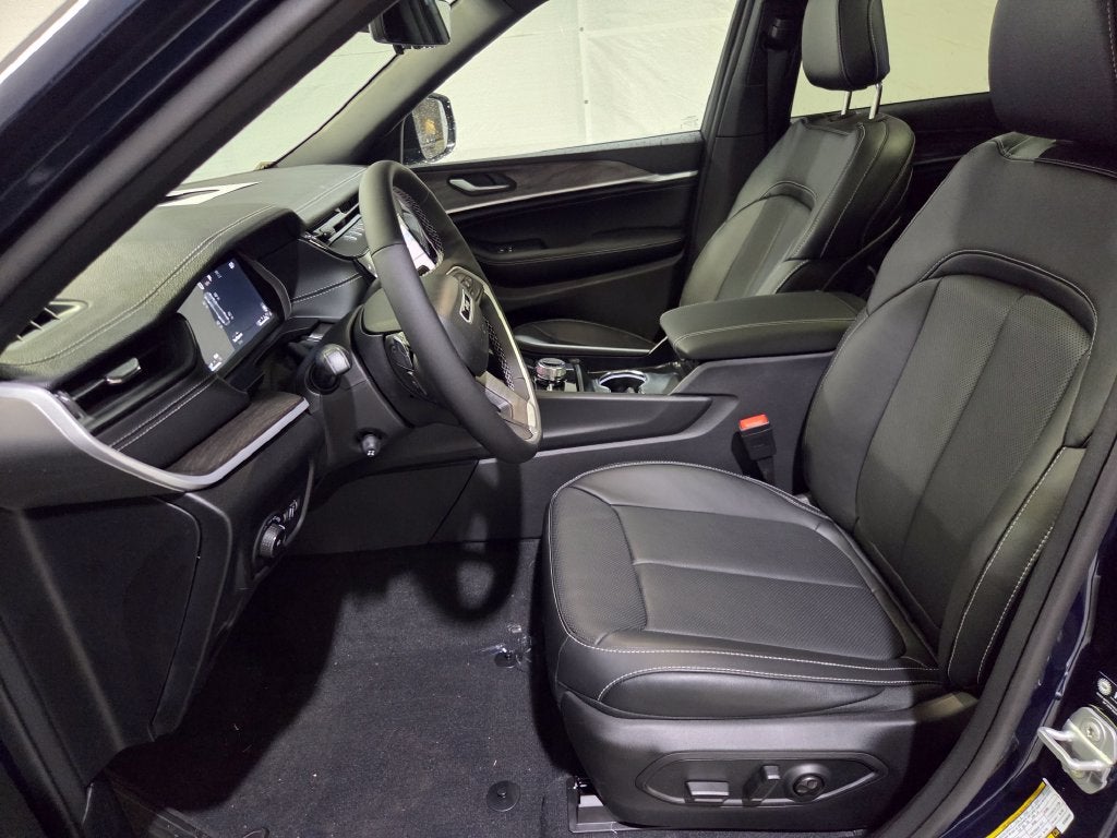 2027 Jeep Grand Cherokee Limited Reserve