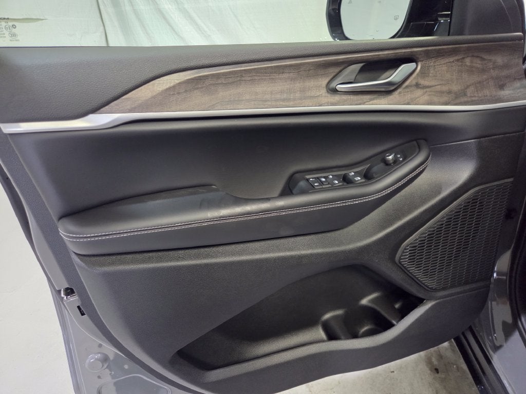 2027 Jeep Grand Cherokee L Laredo Altitude