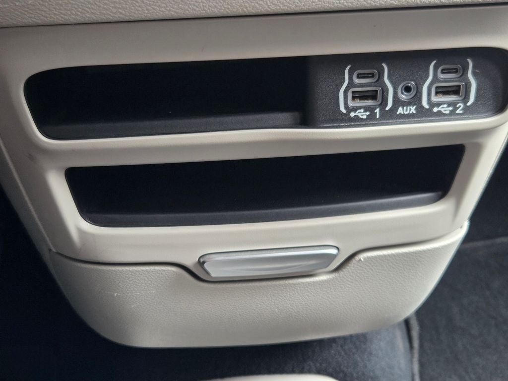 2021 Chrysler Voyager L