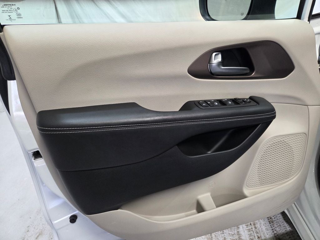 2021 Chrysler Voyager L
