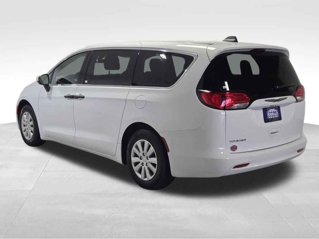 2021 Chrysler Voyager L