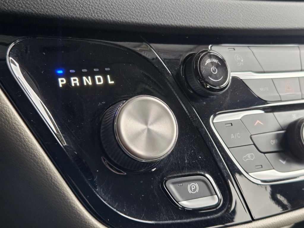 2021 Chrysler Voyager L