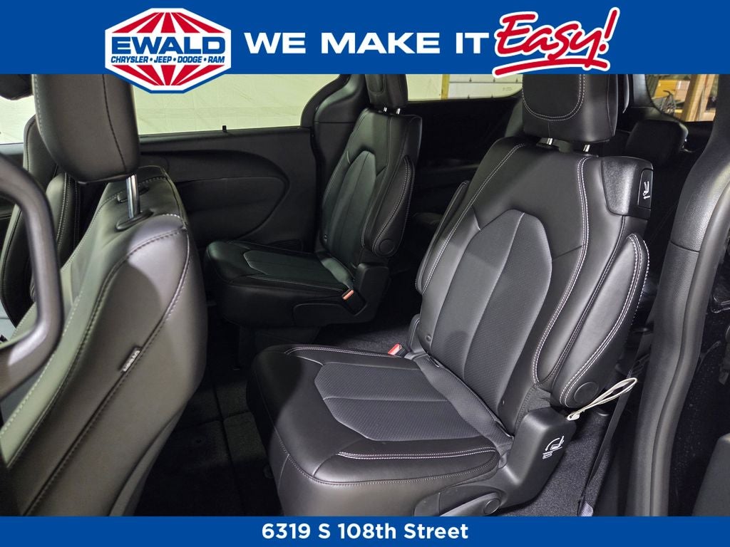 2027 Chrysler Pacifica Select