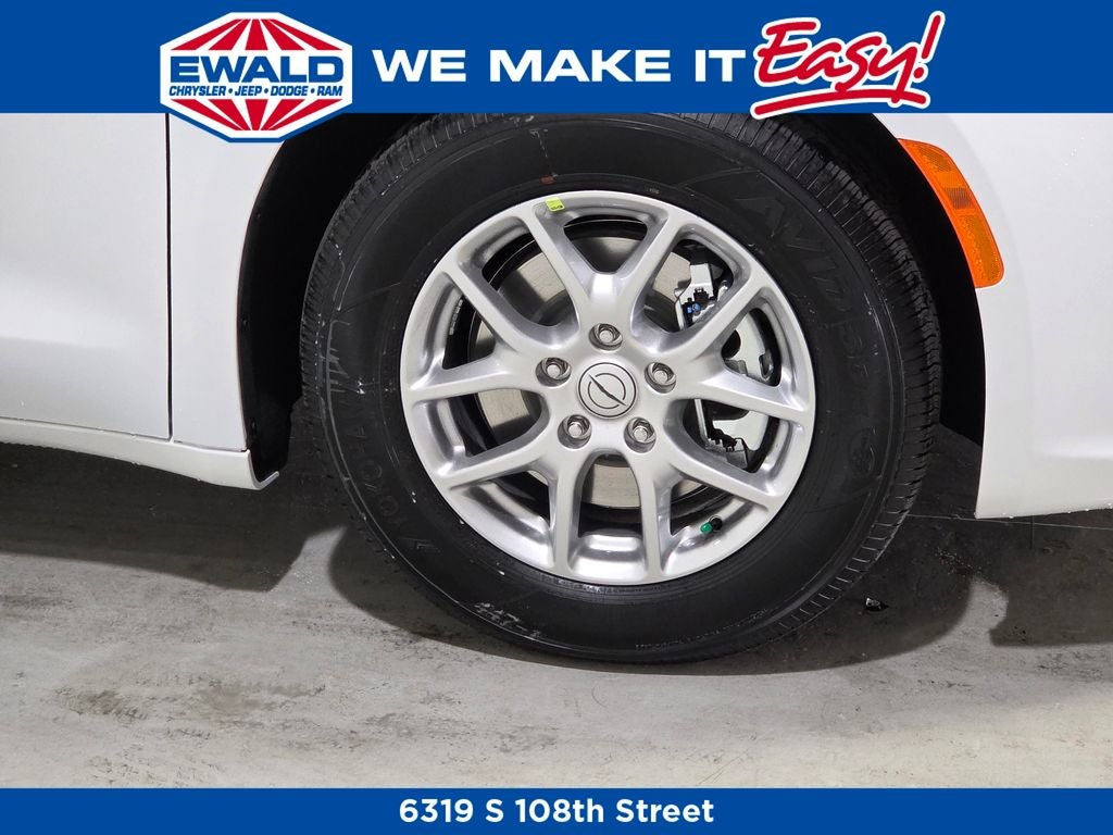 2026 Chrysler Pacifica Select