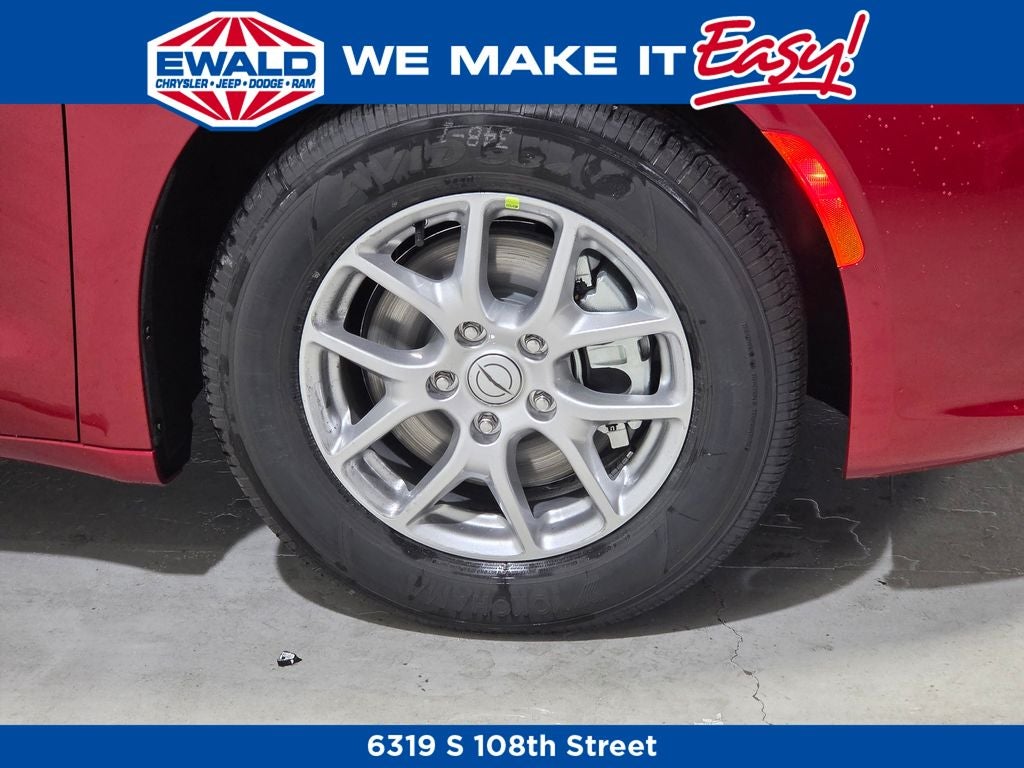 2026 Chrysler Pacifica Select