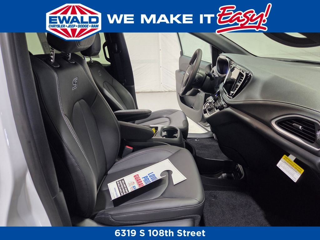 2026 Chrysler Pacifica Select