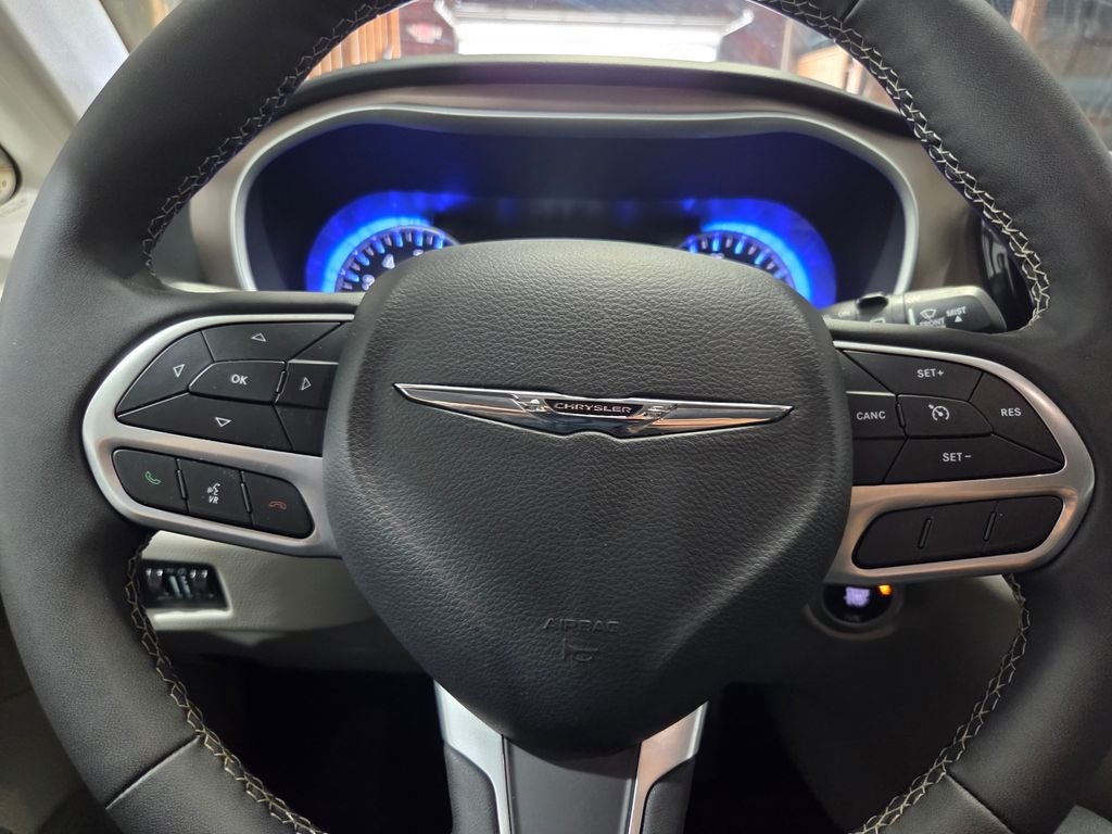 2023 Chrysler Voyager LX