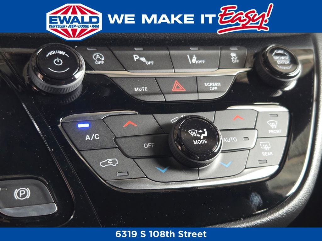 2027 Chrysler Pacifica Select