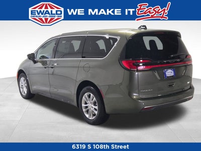 2027 Chrysler Pacifica Select