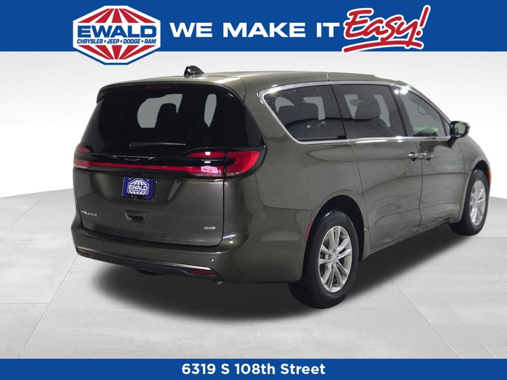 2027 Chrysler Pacifica Select