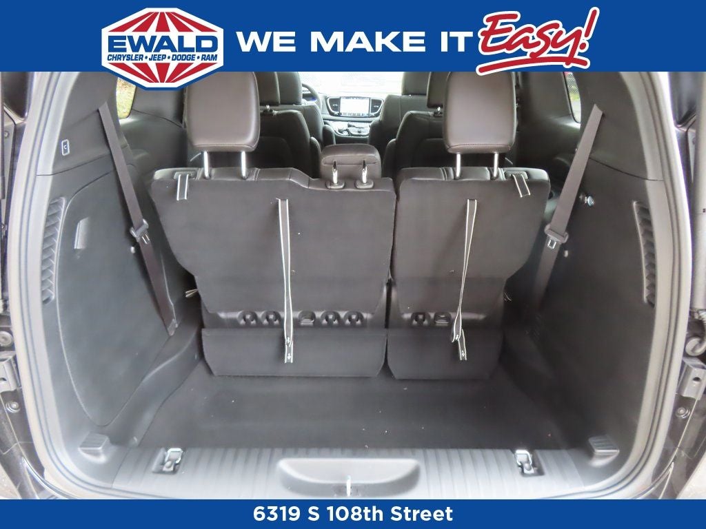 2026 Chrysler Pacifica Select