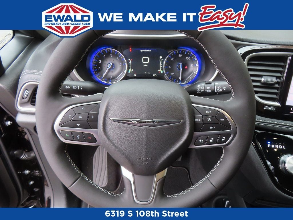 2026 Chrysler Pacifica Select