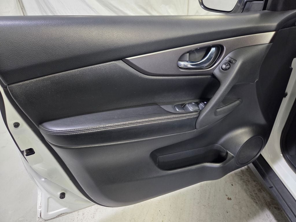 2016 Nissan Rogue Base