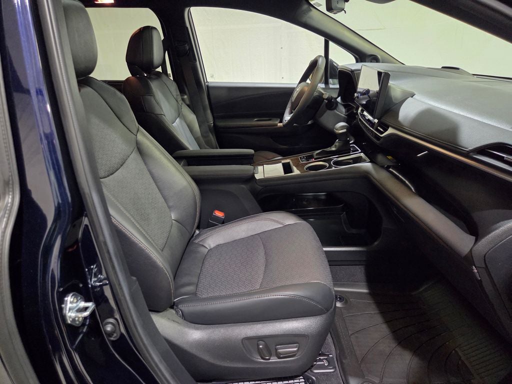 2025 Toyota Sienna Platinum 7 Passenger