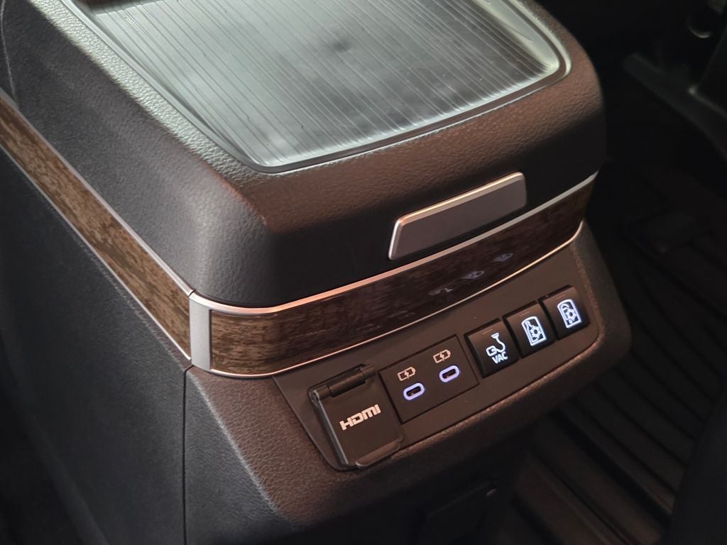 2025 Toyota Sienna Platinum 7 Passenger
