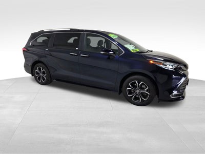 2025 Toyota Sienna Platinum 7 Passenger