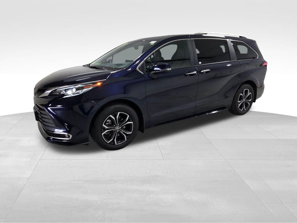 2025 Toyota Sienna Platinum 7 Passenger