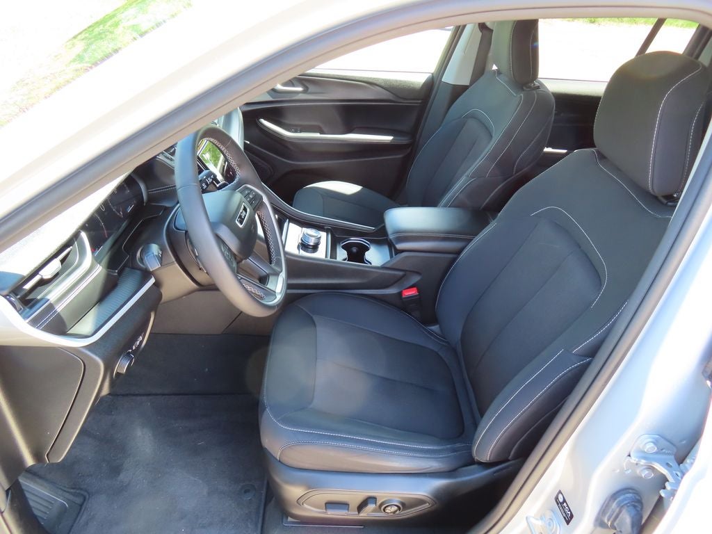 2024 Jeep Grand Cherokee Laredo X