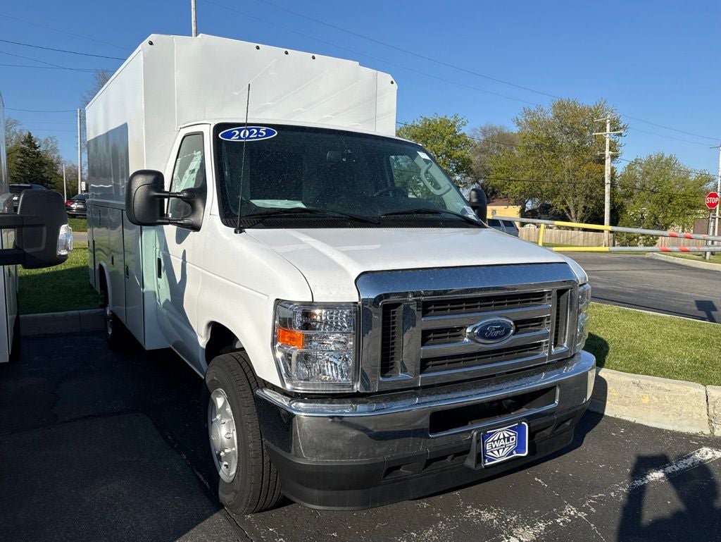 2025 Ford E-350SD Base Cutaway