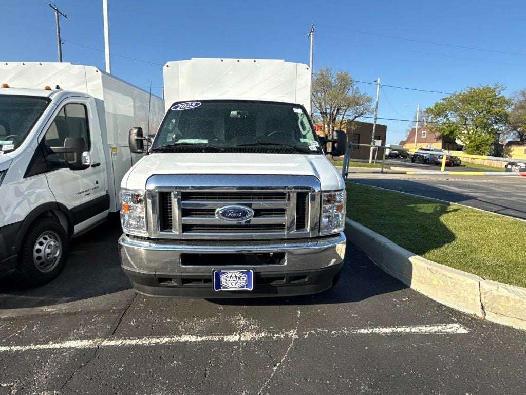 2025 Ford E-350SD Base Cutaway