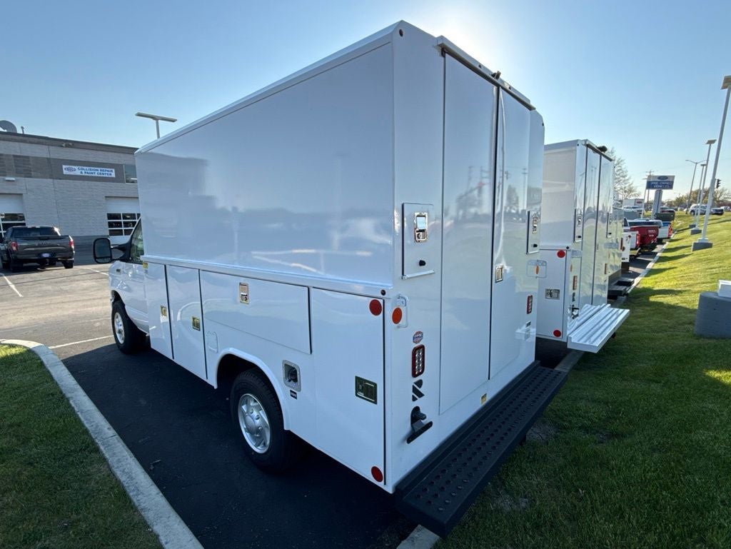 2025 Ford E-350SD Base Cutaway