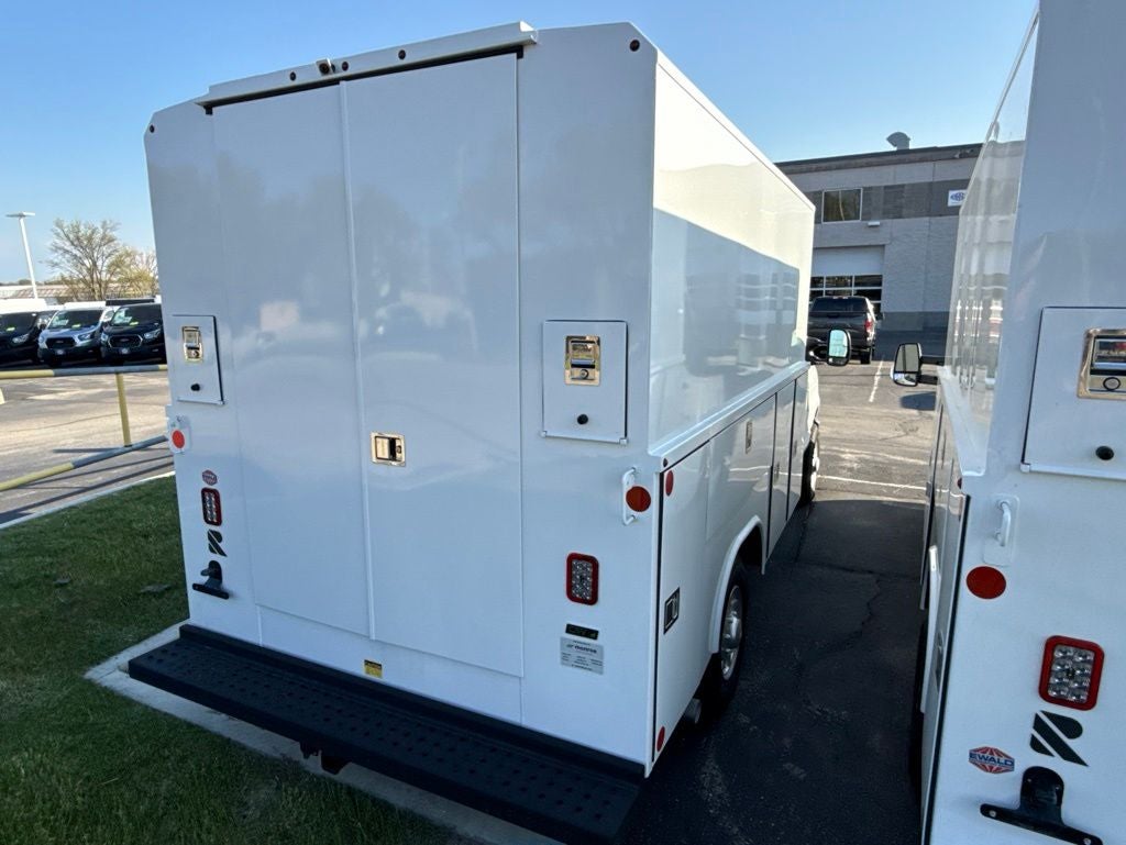 2025 Ford E-350SD Base Cutaway
