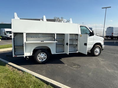 2025 Ford E-350SD Base Cutaway
