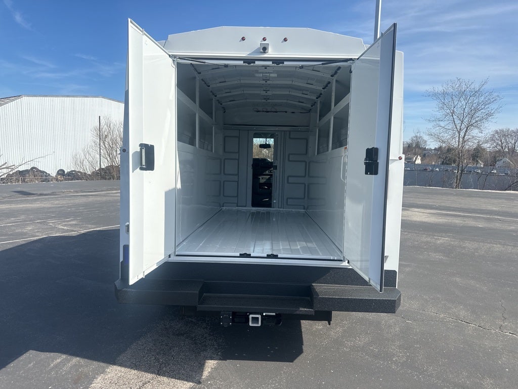2025 Ford E-350SD Base Cutaway