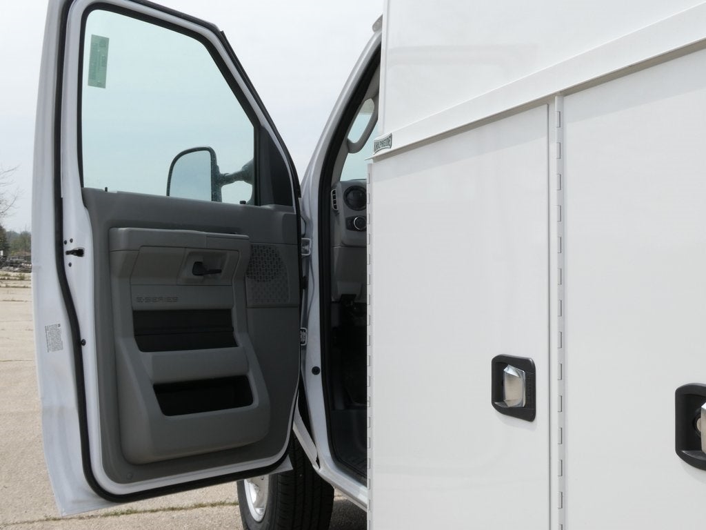 2025 Ford E-350SD Base Cutaway