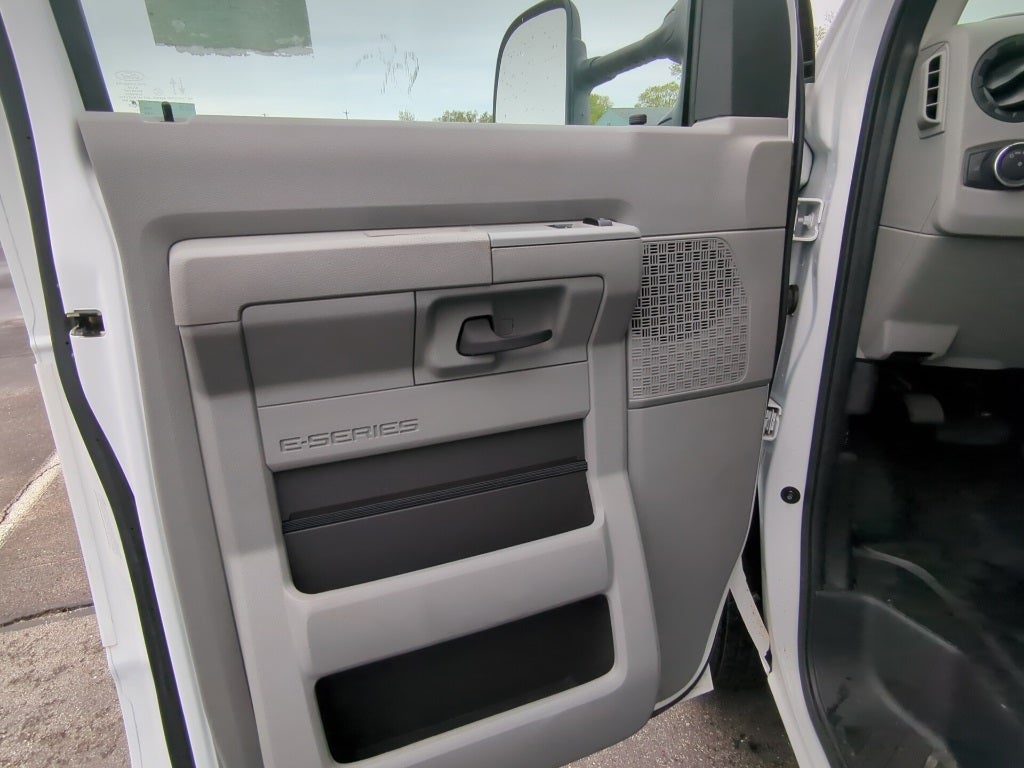2024 Ford E-450SD Base DRW