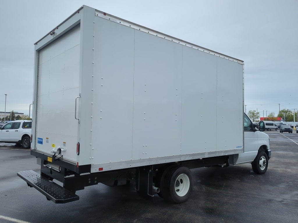 2024 Ford E-450SD Base DRW