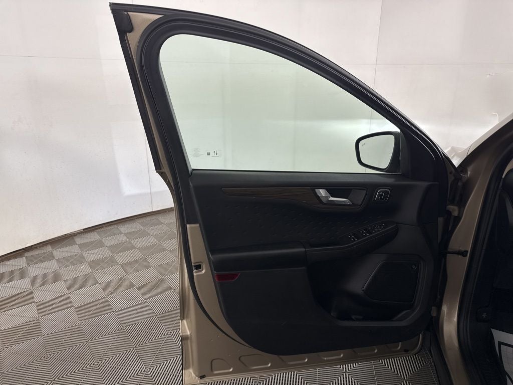 2020 Ford Escape Hybrid Titanium